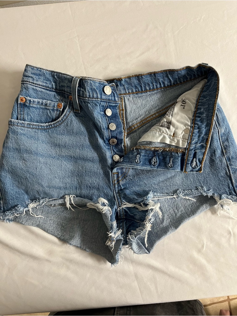 Levi 501 shorts 28